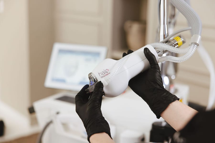 HALO TRIBRID laser device with control screen